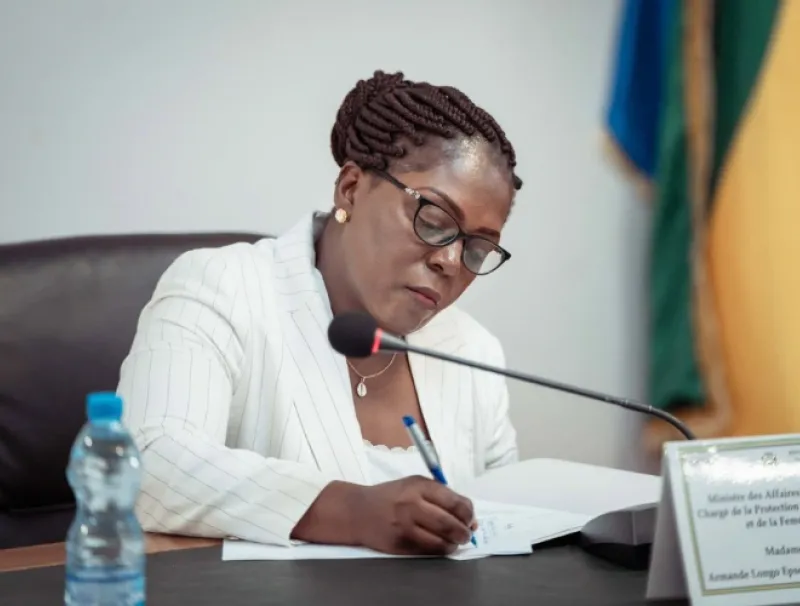 Armande Longo-Moulengui, ministre des Affaires sociales