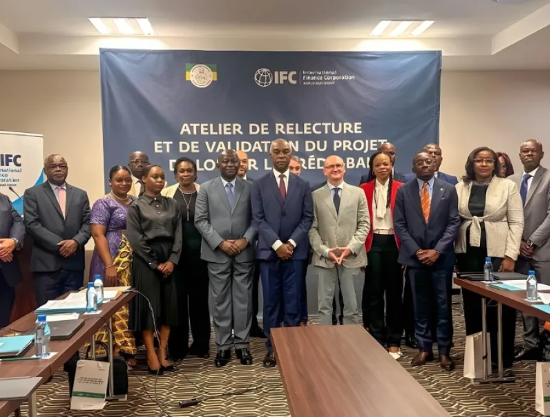 Photo de famille de toutes les parties prenantes