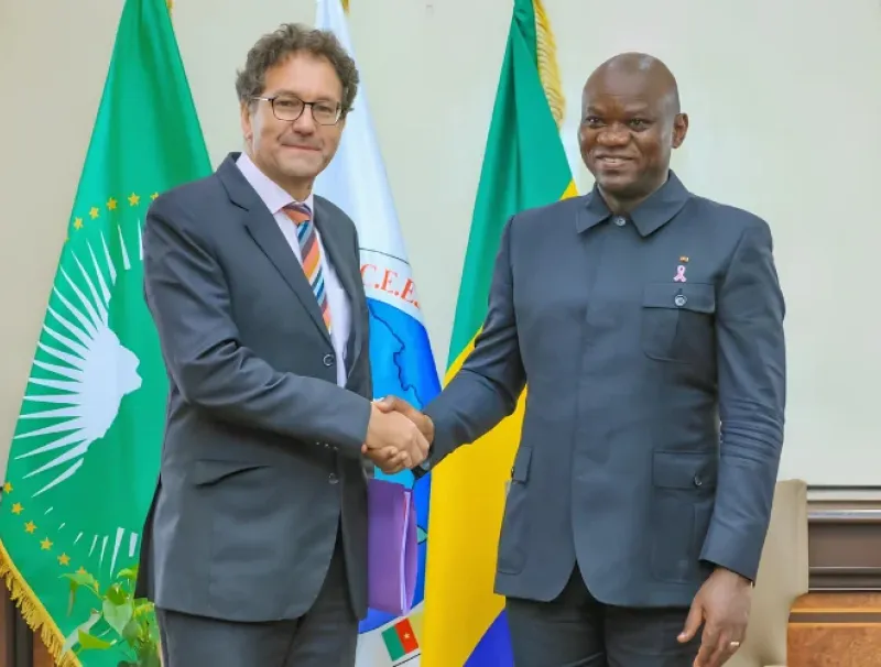 Brice Clotaire Oligui Nguema et Fabrice Mauriès