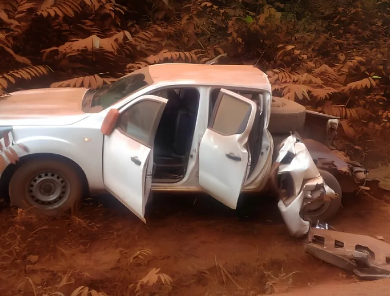Collision entre un pick-up et un camion à Okondja