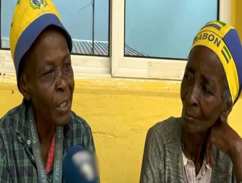 Deux octogénaires, interpellant le président de la République