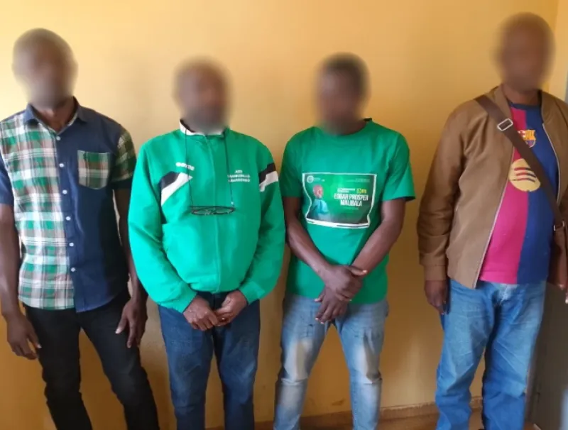 Les individus incarcérés à la maison d’arrêt de Franceville pour trafic d’acte de naissance.