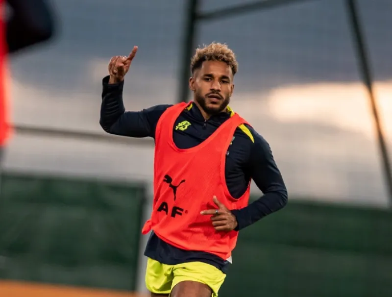 Jim Allevinah, Footballeur international gabonais