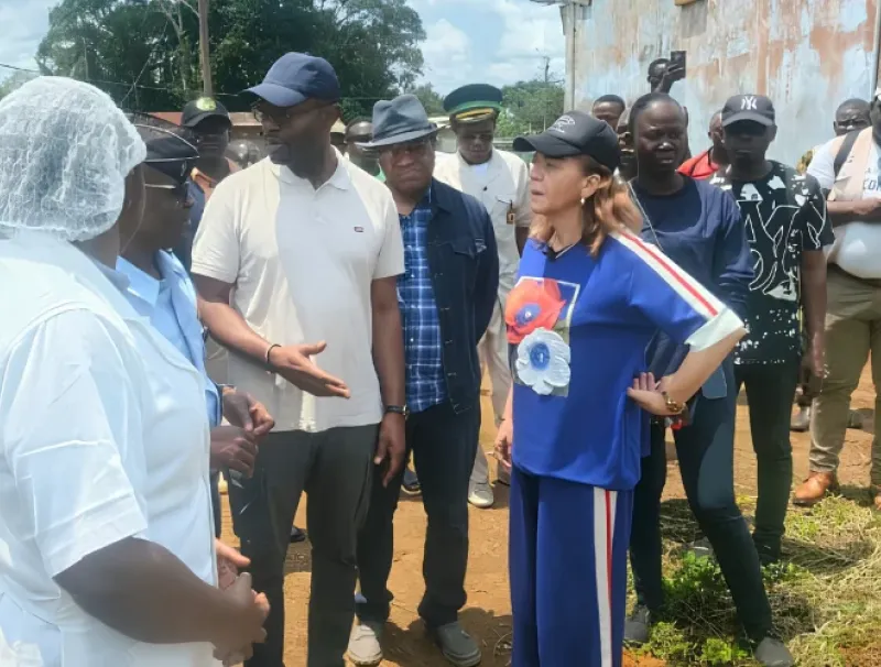Pr Nkana Ayo-Bivigou, ministre de la santé en visite à Dienga