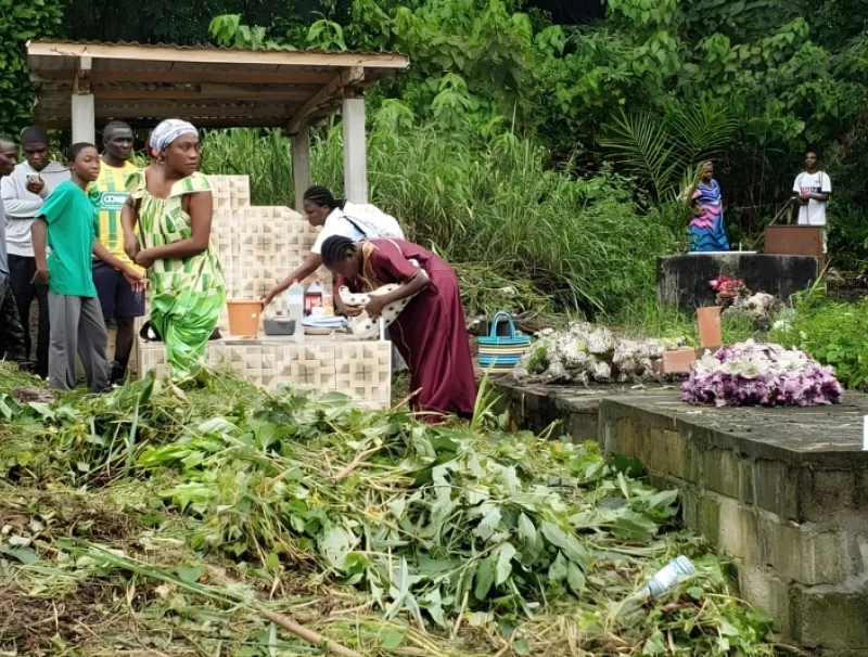 A Lambaréné la Toussaint entre mémoire et désordre funéraire.