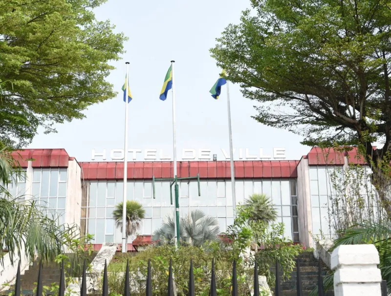 Conseil municipal de Libreville : le siège de 6e adjoint au maire est-il vacant ?