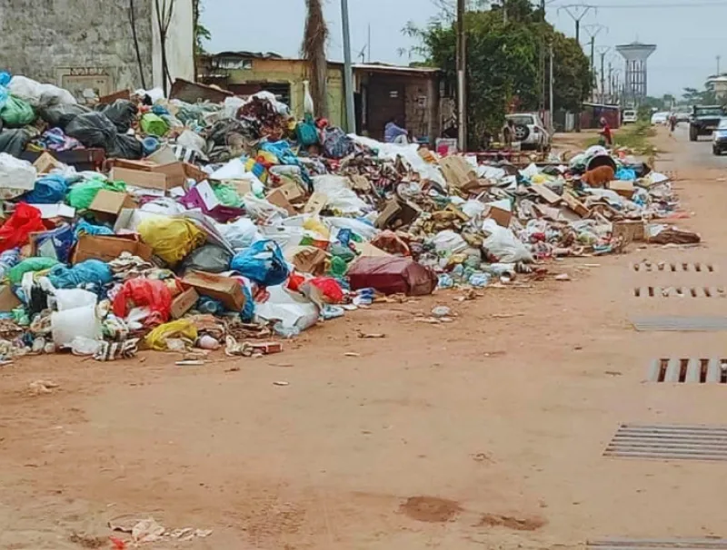 Port-Gentil : des gros tas d'immondices inondent la ville. © DR