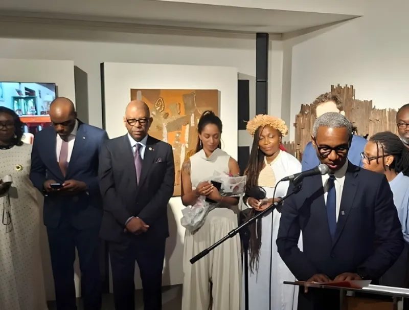 Alexandre Barro Chambrier, vice président de la République et Paul Ulrich Kessany, ministre du Rayonnement culturel 