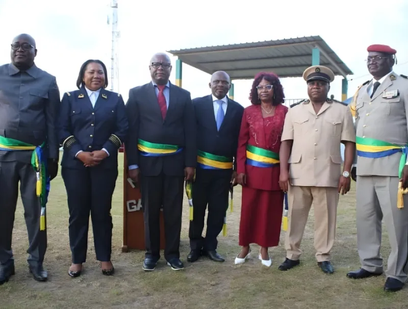 Les nouveaux responsables des collectivités locales de Ndougou-Gamba avec la gouverneur Assengone Obame