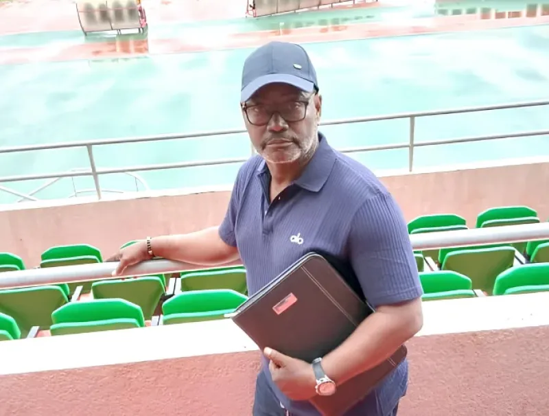 Saturnin Ibela,Entraîneur de football gabonais, instructeur FIFA