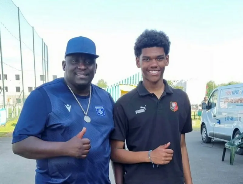 Thao Mouapa Mwa Meuraillo (d), le portier du Stade Rennais U16