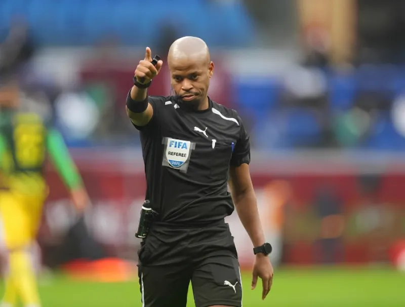 Tom Abongile, arbitre international FiFA