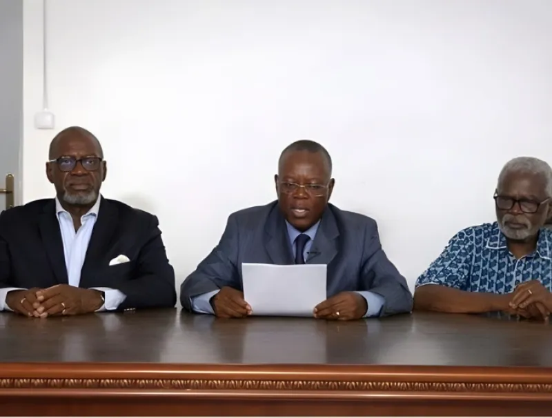 Vincent Moulengui Boukosso et ses compagnons du CNR