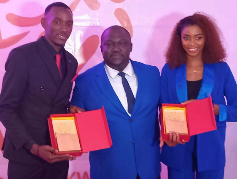 Amar Cissé et Nancy Essoughe Ntoutoume, posant ici avec le président fédéral Me Denis Mboumba, ont mérité leur consécration. © DR 