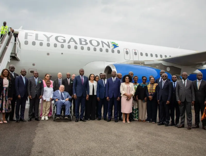 Oligui Nguema visite le nouvel Airbus A320 de Fly Gabon