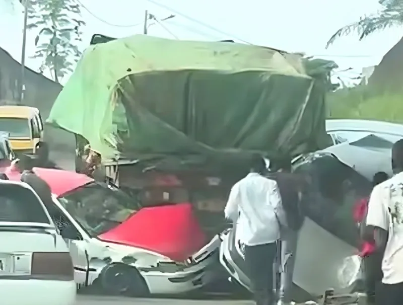 Le poids lourd défectueux, à l’origine du drame