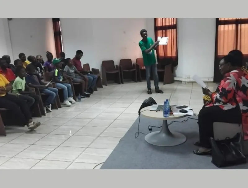 Les jeunes Portgentillais en atelier pour la culture de la paix.