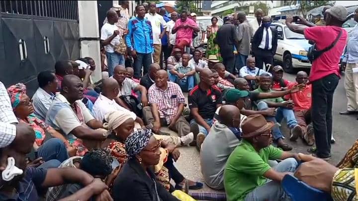 Gabon : Grogne des retraités au centre ville