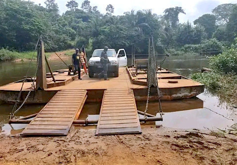 Lebamba : le bac reprend du service sur la rivière Louétsi à Idembé