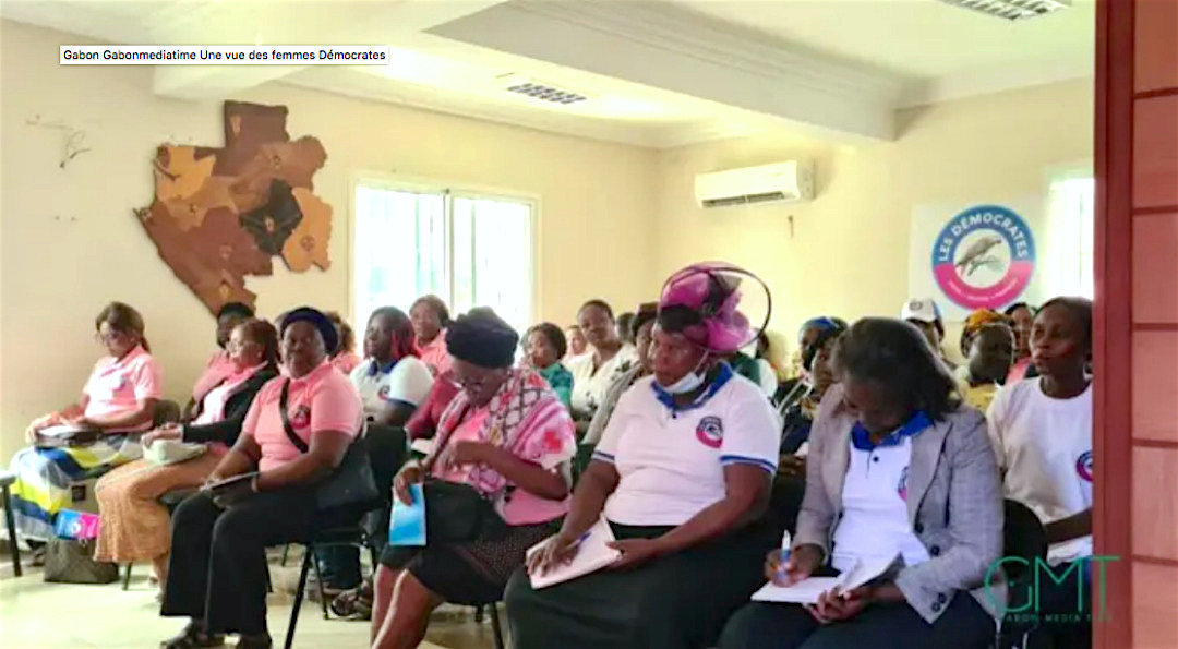 LD : les militantes de Libreville à l'école