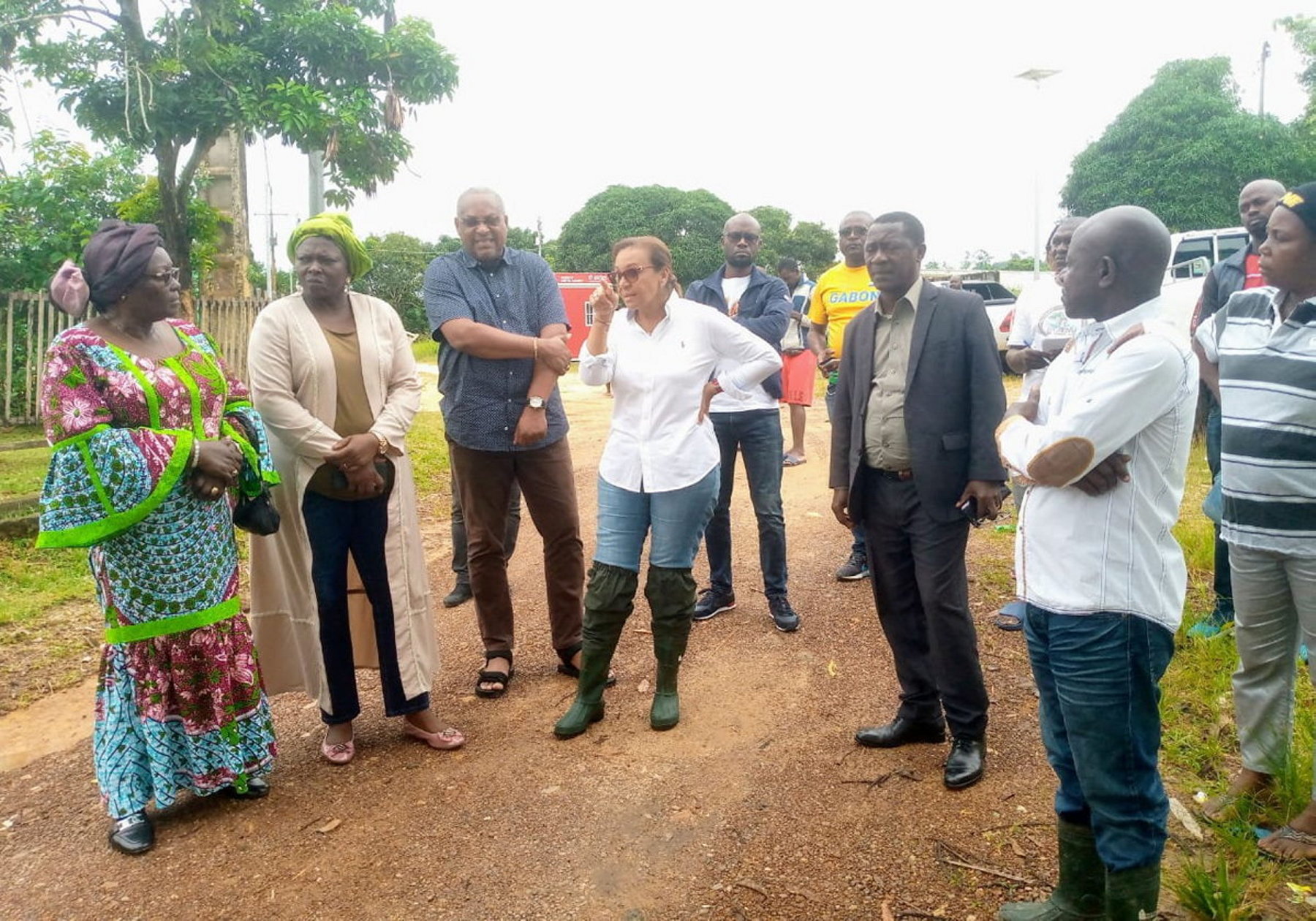 Lambaréné : la ministre Madeleine Berre visite les quartiers sinistrés