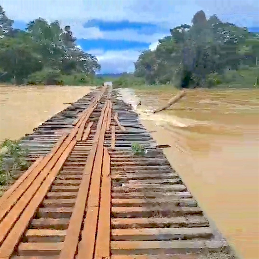 Tchibanga : le pont sur la Mougalaba en danger face aux fortes crues