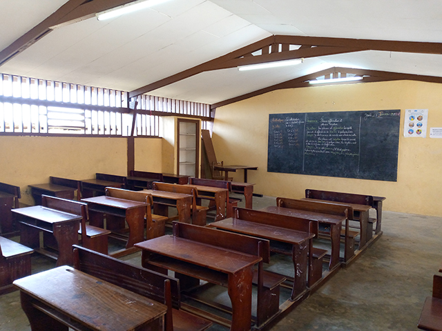 Salle de classe vide 