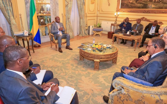 Le Président Oligui Nguema recevant le Top Management d'Arab Contractors au Caire