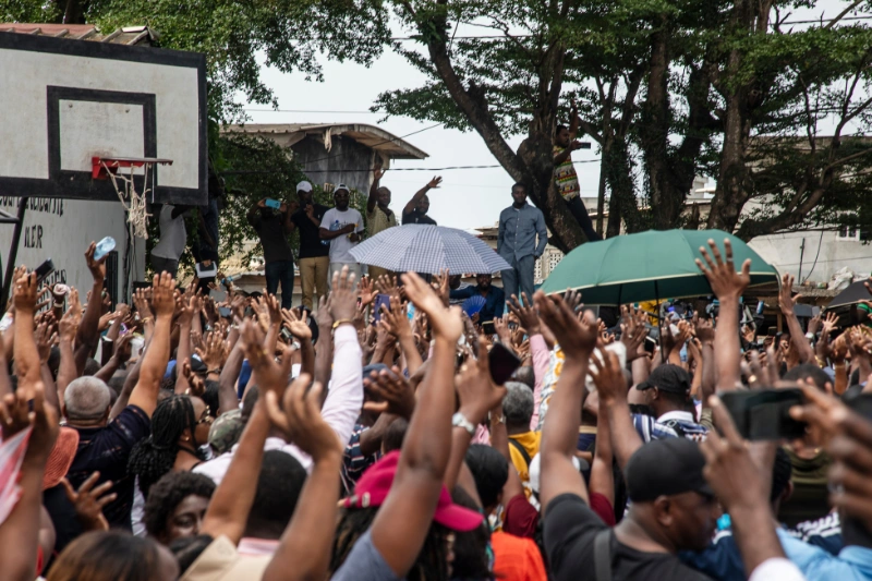 Education: les enseignants maintiennent la pression