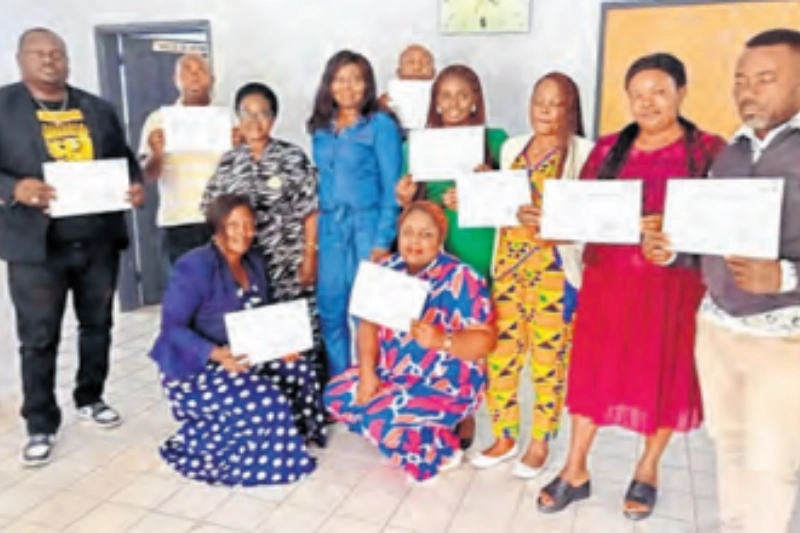 Au terme de la formation des agents du commerce. © Keka Mavendji
