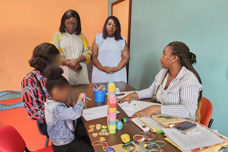 Handicap enfant : le gouvernement renforce la prise en charge