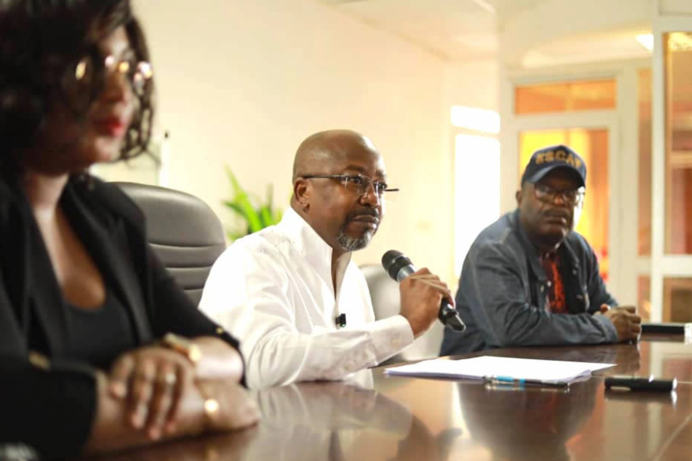 Vue de la conférence presse d’Alain-Claude Bilie-By-Nze à Port-Gentil.