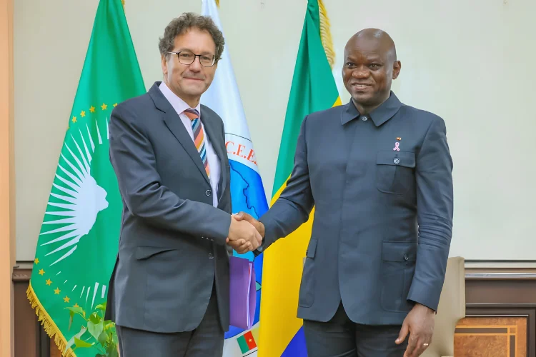 Brice Clotaire Oligui Nguema et Fabrice Mauriès