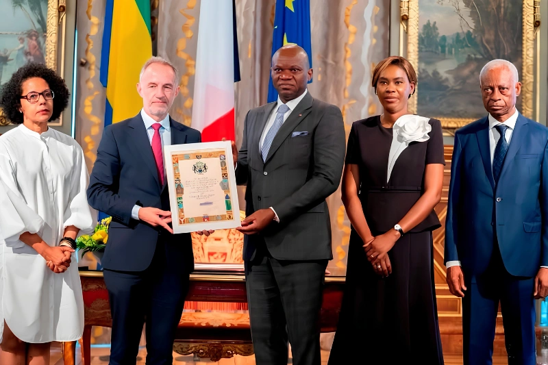 Brice Clotaire Oligui Nguema, président du Gabon, Zita Oligui Nguema, première dame du Gabon et Eugène Mba, maire de Libreville