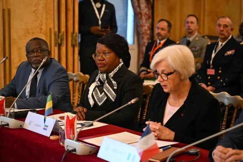 Brigitte Onkanowa, ministre de la défense et Catherine Vautrin