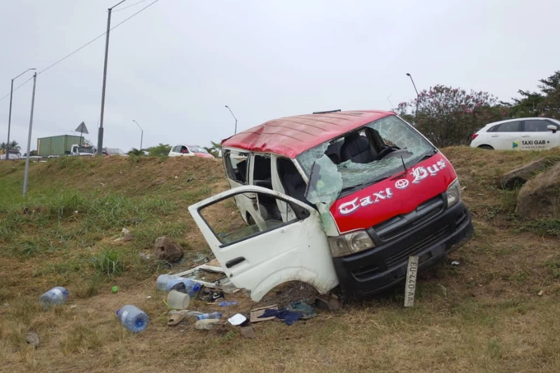 Bus accidenté au Pont-Nomba