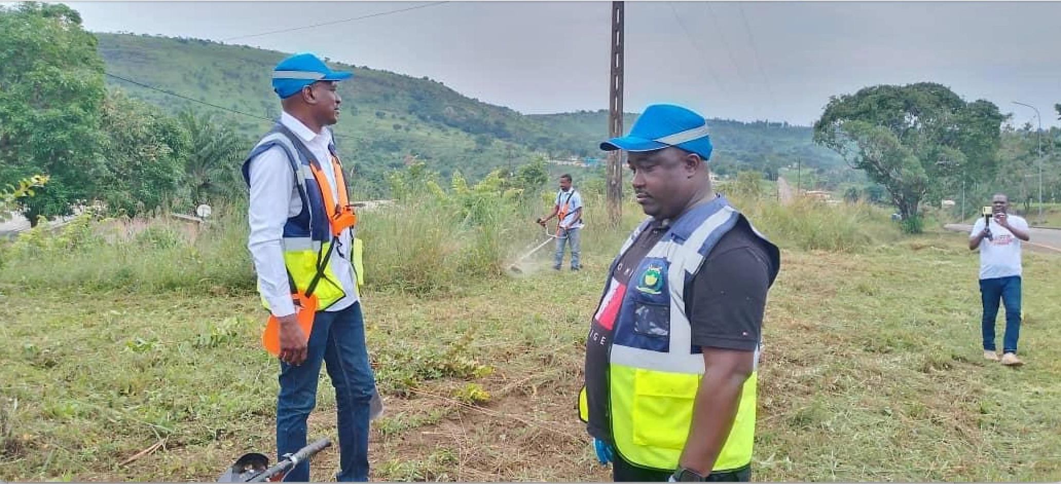 Mounana : le maire et le député lancent l’opération « Ville propre »