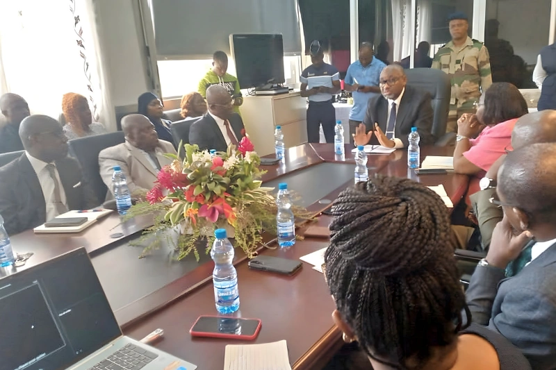 Le ministre Mombo en immersion à l'USTM, CIRMF et Paul-Kouya