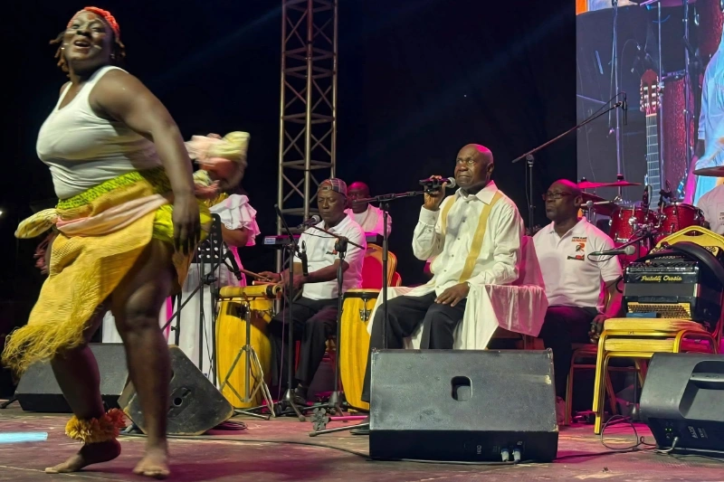 Concert d'Akendengué à Omboué : les larmes d’une icône musicale