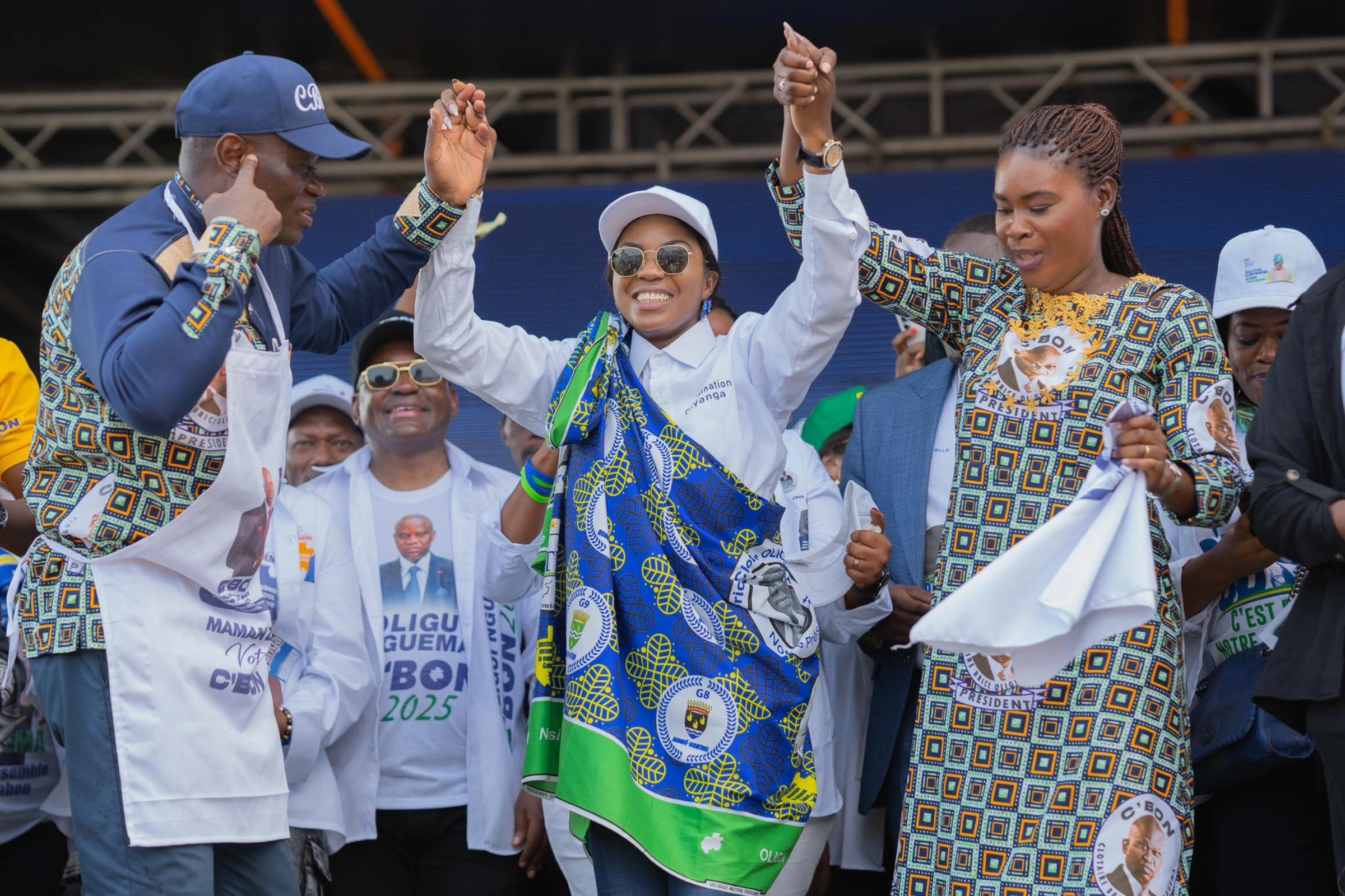 Le couple présidentiel avec la ministre Zora Kassa. © DR