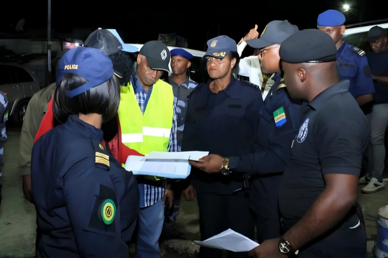 La délégation de la mairie et de la police nationale sur le terrain