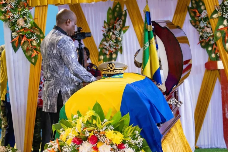 Dernier hommage du chef de l'État au général Guy Pamphile Mouissi