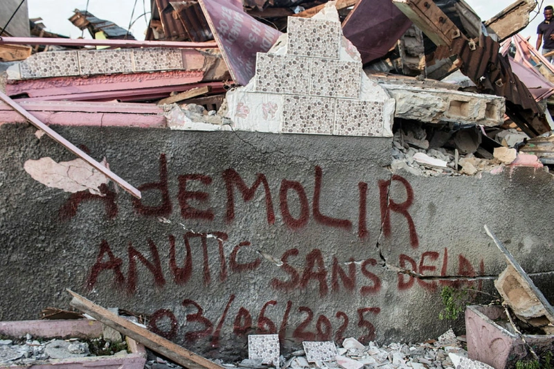 La date sur ce mur montre que les gens impactés étaient informés d’un déguerpissement imminent. © Minkoh Malkolm