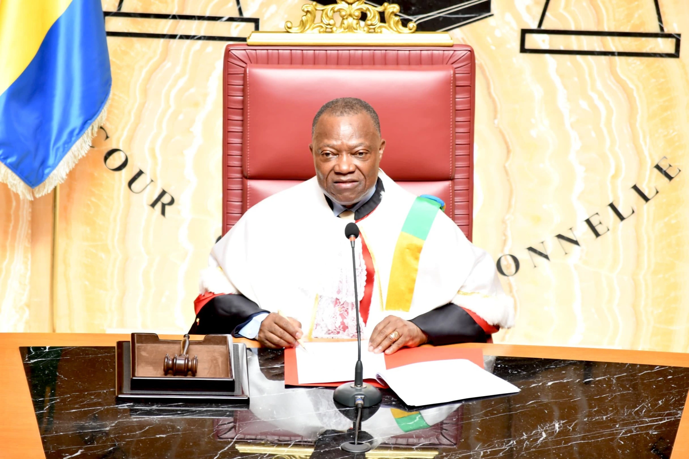Le président de la Cour constitutionnelle, Dieudonné Aba’a Owono, proclamant les résultats du scrutin présidentiel du 12 avril dernier.