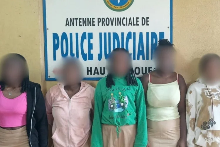 Élèves du Lycée technique Agathe-Obendze