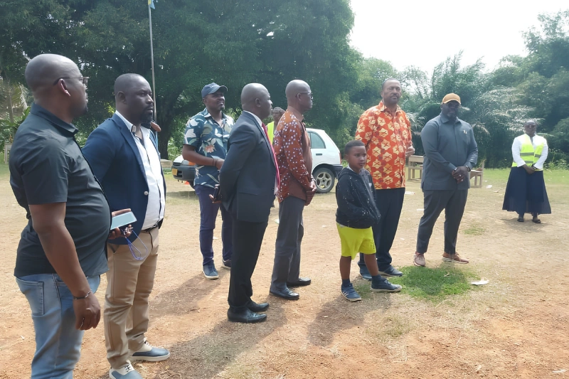 Cocobeach : les candidats au permis de conduire face à la commission d'examen