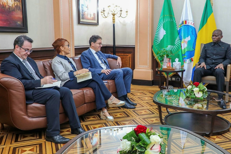Brice Clotaire Oligui Nguema, président du Gabon et Fabrice Mauriès, ambassadeur de France au Gabon
