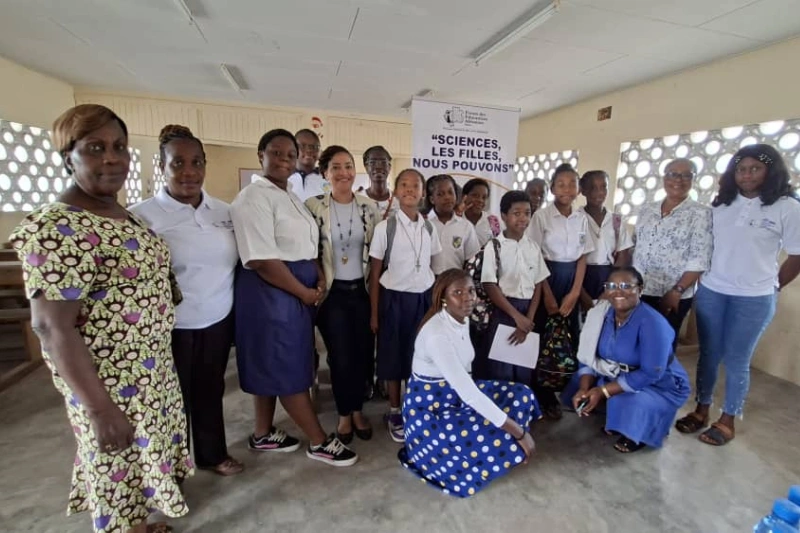Un moment de la sensibilisation des filles aux sciences au collège et lycée Sainte-Marie
