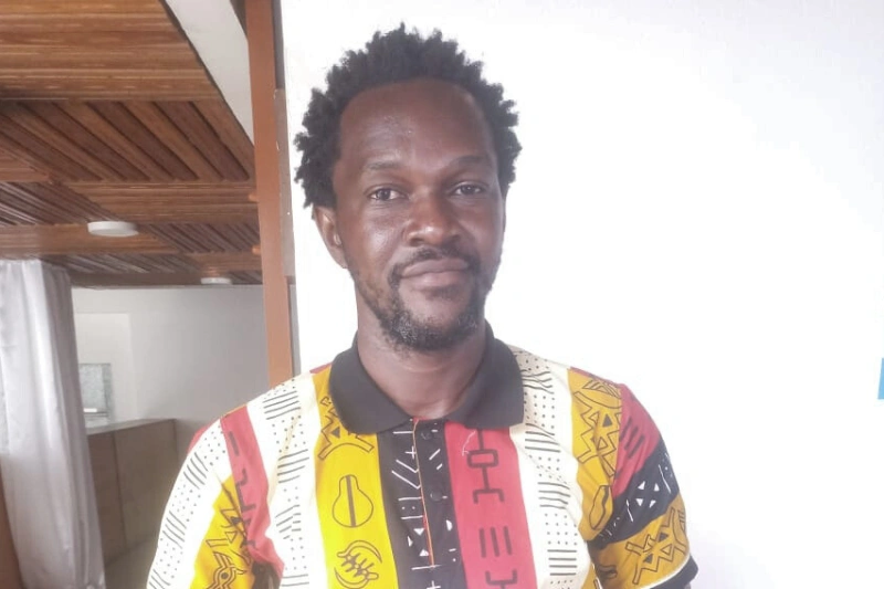 Liberté, à genoux: l’interpellation universelle de Ngomba Ngomba