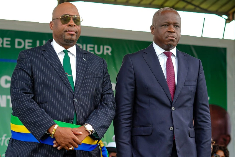 M.Hermann IMMONGAULT , Ministre de l’Intérieur de la Sécurité et de la Décentralisation et M.Pascal HOUANGNI AMBOUROUET, Président du Conseil Municipal de Port-Gentil